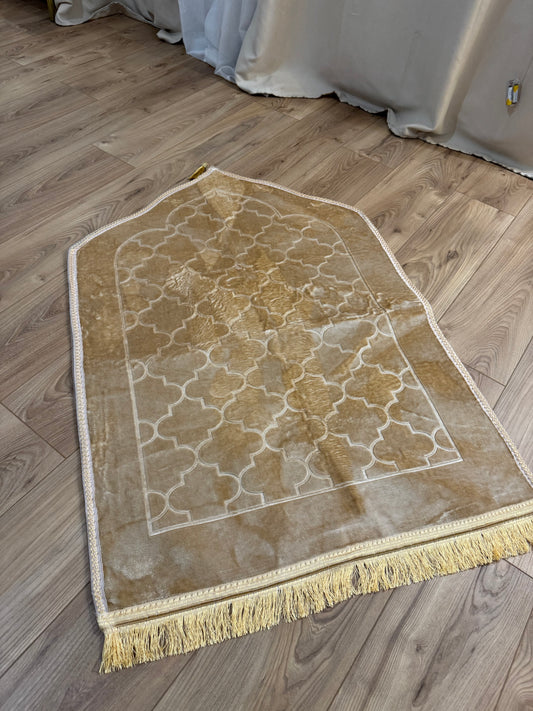 Tapis de prière doré